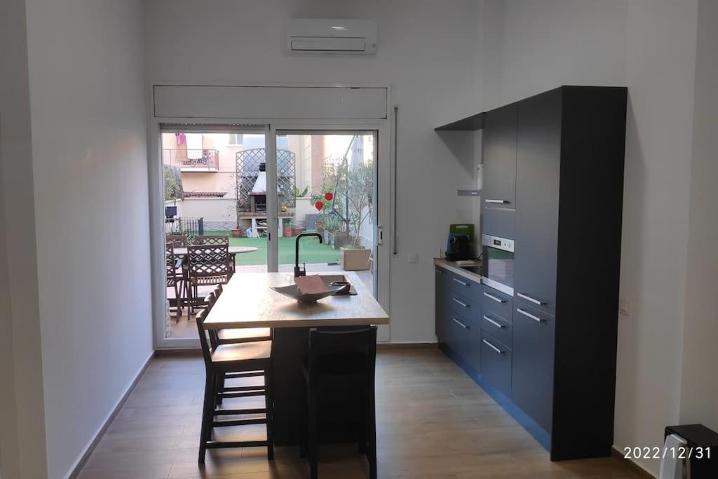 Precioso Apartamento Con Magnifico Patio. Sant Feliu de Llobregat Exterior photo