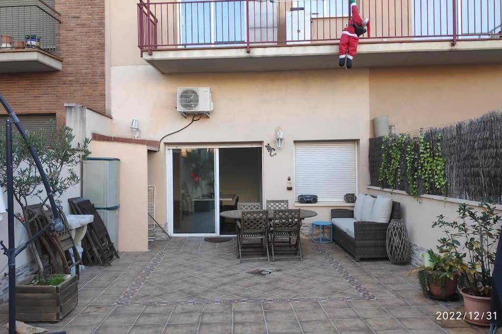 Precioso Apartamento Con Magnifico Patio. Sant Feliu de Llobregat Exterior photo